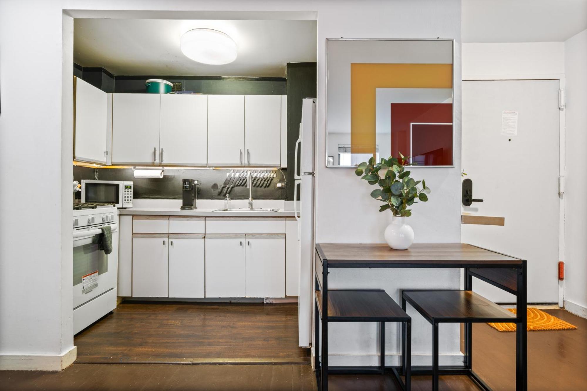 Modern Monthly Lower East Side One Bedroom Apartment